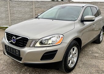VOLVO XC60 2.4 D3 AWD SUMMUM •Ťažné •Manuál •Panorama - 5