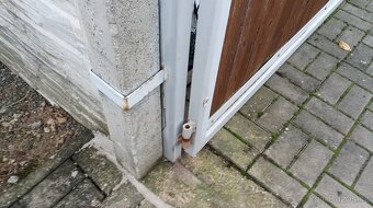 Kovová dvoukřídlá vrata, brána s dřevěnou výplní a pohonem - 5