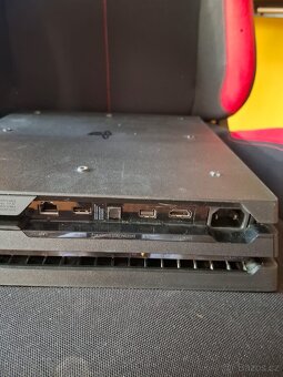 PlayStation 4 Pro (PS4 Pro) s příslušenstvím - 5
