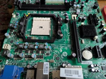 Základní PC set – deska FM1 + AMD A8 + 2 x 2GB DDR3 - 5