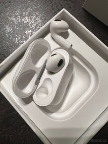 Apple AirPods3 with Lightning Charging Case - 5