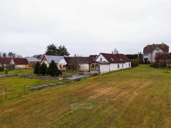 Prodej venkovského stavení s uzavřeným dvorem a rozlehlým po - 5