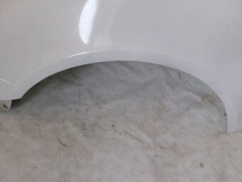 Octavia 2 levý blatník bílý - 5