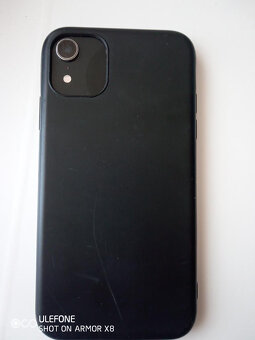 Apple iPhone XR - 5