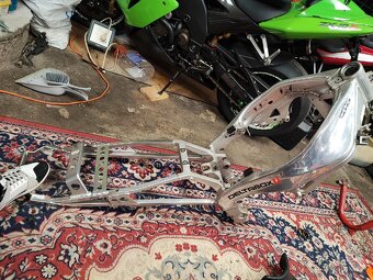 Rám Yamaha yzf r1 - 5
