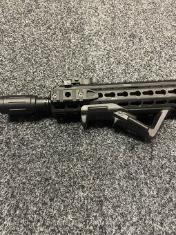 Airsoftová zbraň AR15 - 5