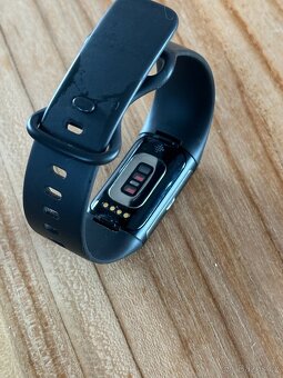 Chytrý náramek Fitbit Charge 6 černý - 5
