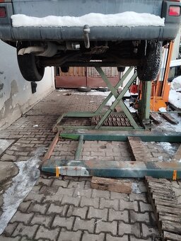 Nůžkový zvedák mobilní do 2t DDR po servisu - 5