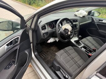 VW Golf Variant VII. 1.6 tdi 81kw 7/2015 Koupeno ČR / 1 maj - 5
