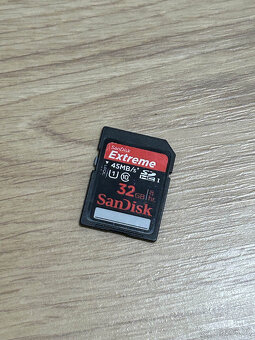 Canon EOS 650D + EF-S 18-55mm IS II a EF 50mm f/1.8 II - 5