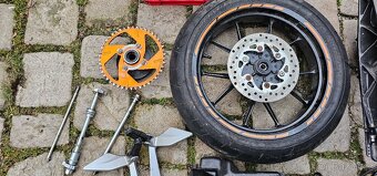 Prodám díly na KTM Duke 125 - 5