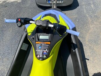 2024 Sea Doo SPARK TRIXX 3-up iBR 90hp modro-žlutý - 5