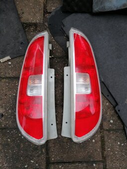 Skoda Roomster - páté dveře, viko kufru, zadní světlo - 5