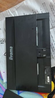 Iiyama 24 monitor - rozbitý - 5