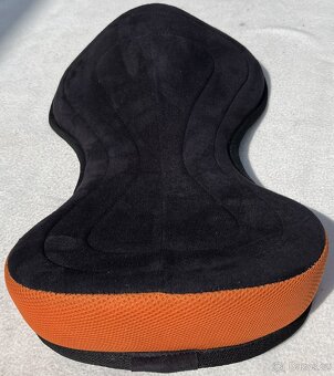 Bezkostrové FreeMax sedlo oranžové - 5