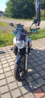 SUZUKI GSR 600 - 5