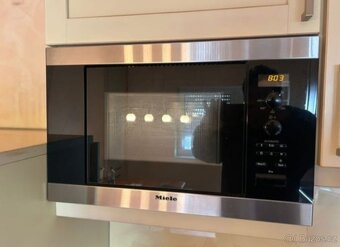 Prostorná venkovská kuchyně s vestavěnými spotřebiči,5594 - 5