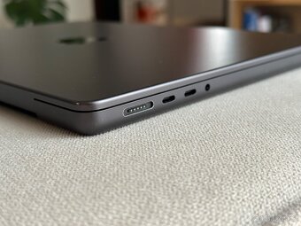 MacBook Pro 14" M3 Pro Space Grey / 18 GB RAM / 512 GB SSD - 5