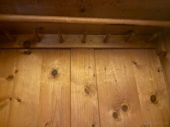 Starožitná šatní skříň - 5