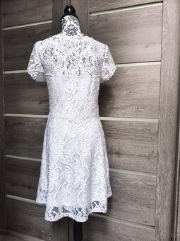Bílé krajkové koktejlové šaty 38/40 - 5