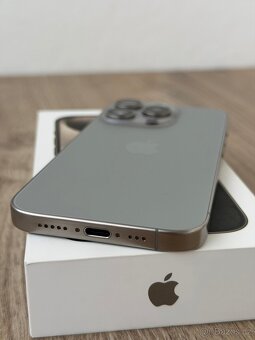 Apple iPhone 15 Pro 256 GB - 5