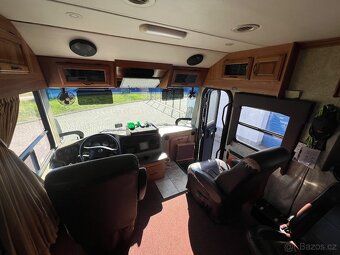 Prodám obytný speciál Coachmen Pathfinder - 5