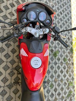 Honda CBR 125r - 5