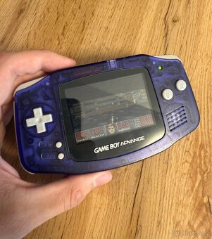 Game Boy Advance (modrý průhledný) + originální hra DOOM - 5