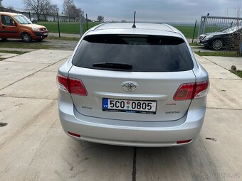 Prodám TOYOTU AVENSIS combi 1.8 benzín - 5