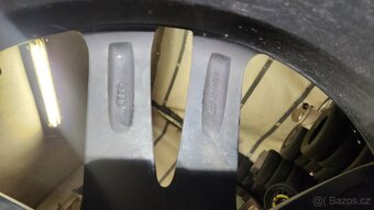 Sada alu kol AUDI originál s pneu R20 - 5