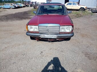 Mercedes 240D - 5