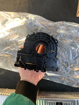 Podvolantový kroužek Audi A6 4H0 953 568 G - 5