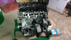 Motor BMW 2.0D B47C20B poškozený - 5