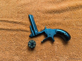Historický revolver Smith & Wesson SA . 22short - 5