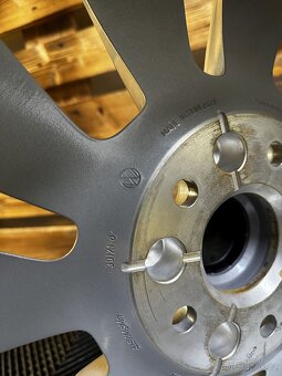VW T7 - letní orig. ALU sada 5x120 R17 - 5