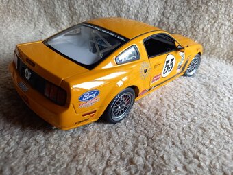Prodám Ford Mustang GT - 1:18 -AutoArt,použitý,limitovaný - 5