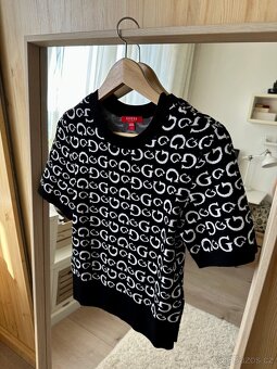 GUESS KRÁSNÝ ČERNÝ SVETR - 5