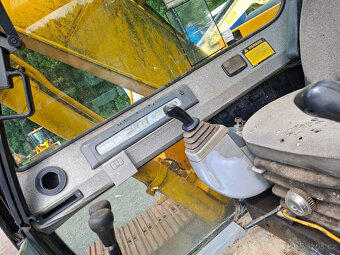 JCB JS 130 PÁSOVÝ BAGR - 5