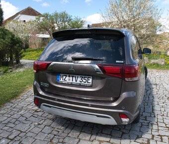 Mitsubiuschi Outlander Plkug in Hybrid - 5