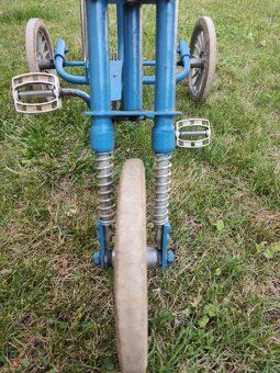 Dětská retro tříkolka v pěkném funkčním stavu. - 5