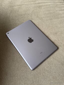 Apple iPad 6. gen 32gb černý, baterie 92% - 5