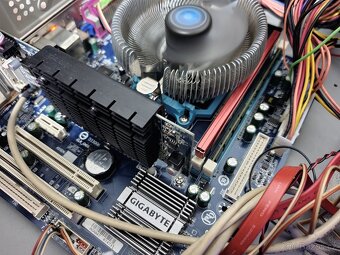 ga-m68m-s2p + Athlon 64 X2 4850e + 3gb ram + 512GPU - 5