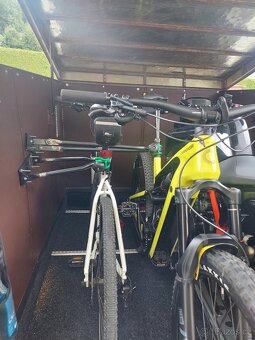 Skříňový přívěs s víkem do 750kg na převoz moto a kol - 5