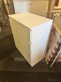 Hezká bílá 4 šuplíková komoda IKEA MALM - 5