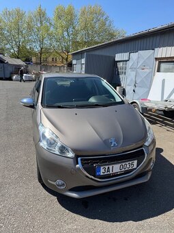 Peugeot 208 - 5
