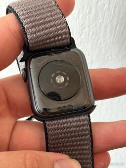Apple Watch SE 2020 40mm plně funkční - 5