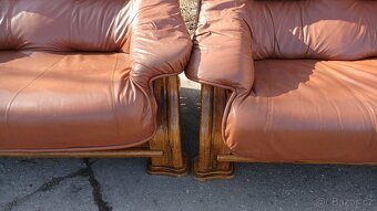 Kožená sedací souprava 3+2 s masivním dřevem - 5