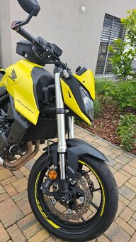 Honda CB750 Hornet - 5