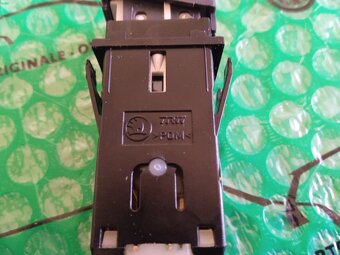 spínač vyhřívání zadního okna Škoda Felicia 6U0959621 , 0945 - 5