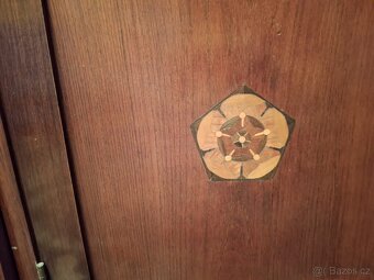 Secesní prosklená knihovna / vitrína B.Mayer - 5